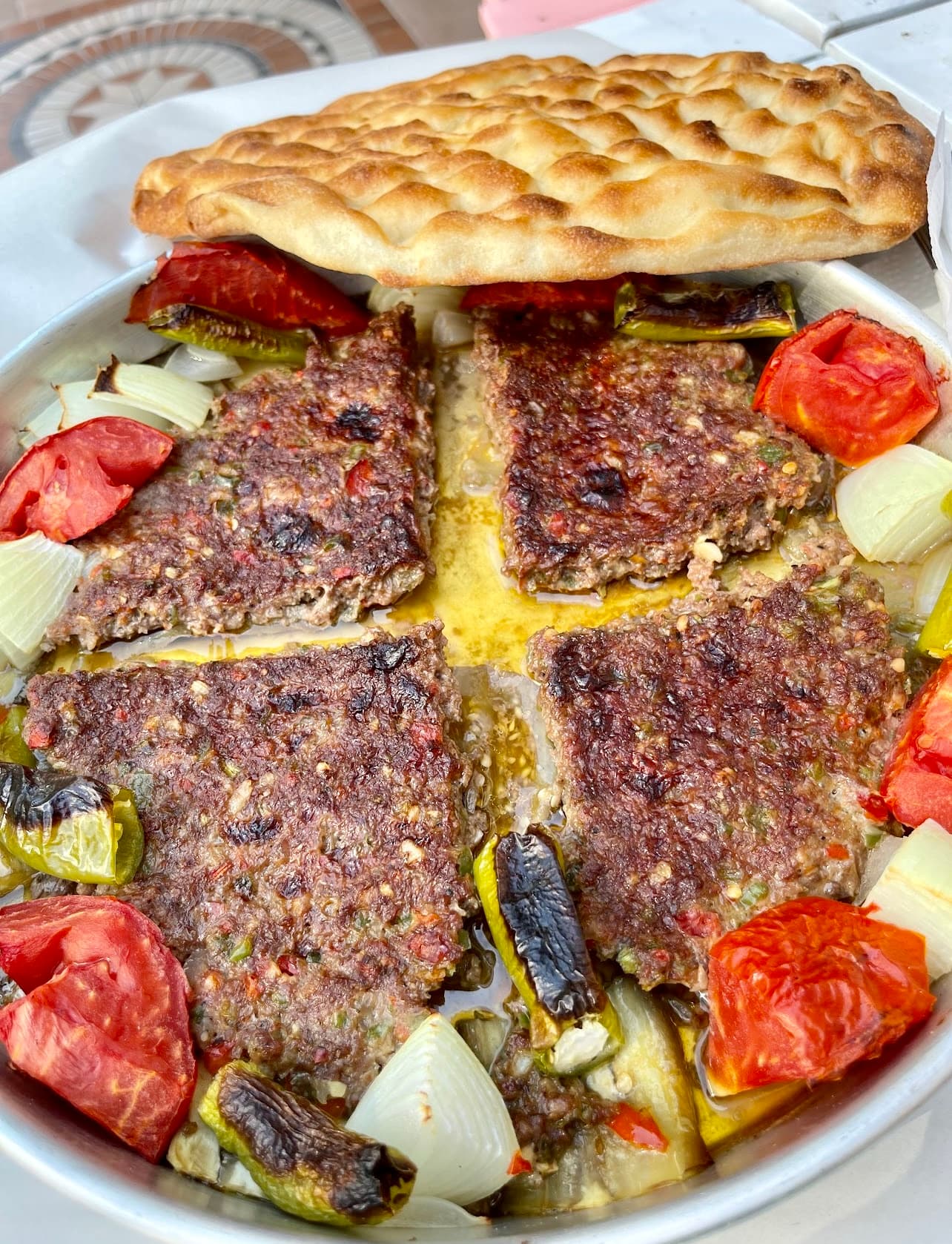 Kilis tava: közde kıymalı, sebzeli, lavaşla